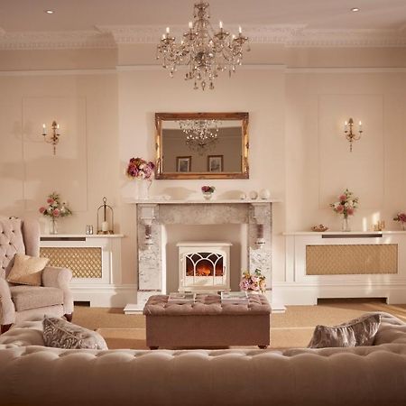 Bathen House Boutique Hotel Exteriér fotografie A living room with a fireplace