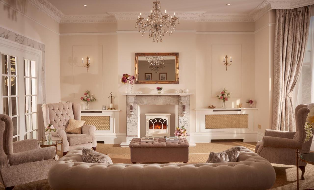 Bathen House Boutique Hotel Exteriér fotografie A living room with a fireplace