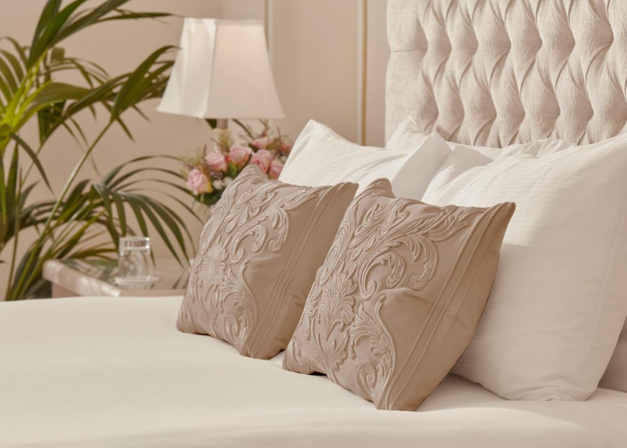 Bathen House Boutique Hotel Exteriér fotografie Pillows on a bed